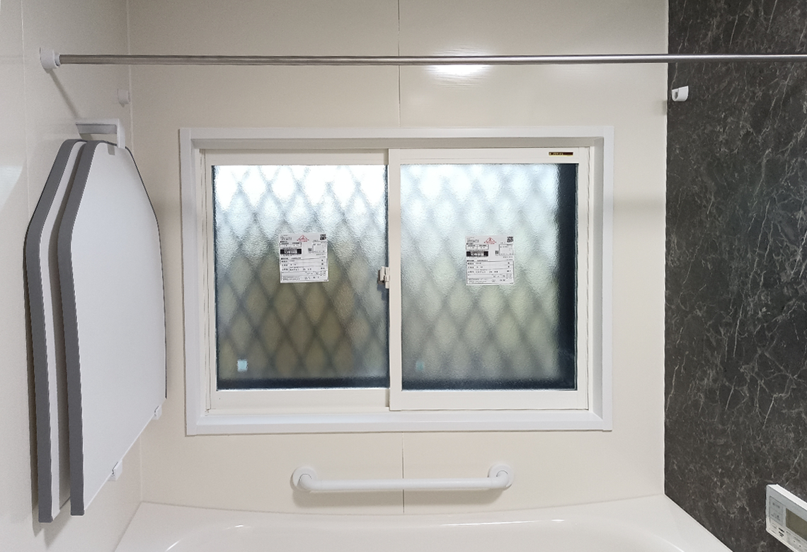 水周りのリフォームで<br />
窓やフロアも快適に。