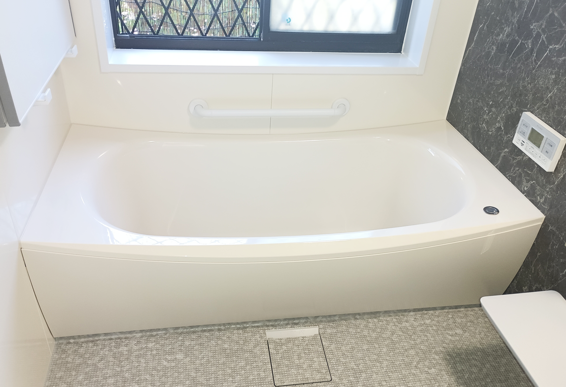 水周りのリフォームで<br />
窓やフロアも快適に。