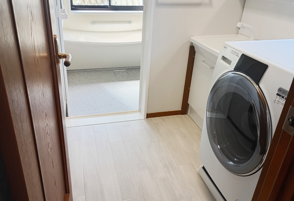 水周りのリフォームで
窓やフロアも快適に。