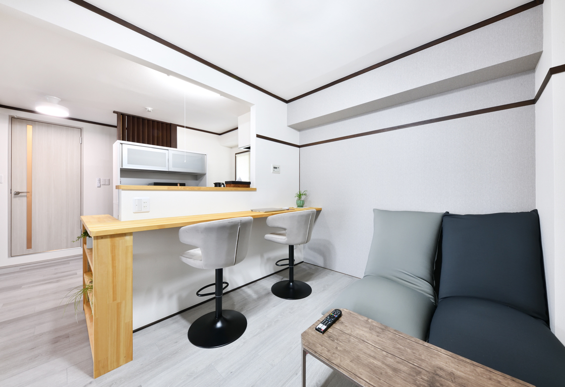 マンションのフルリノベーション。<br />
モノトーンで統一されたホテルライクなスタイルに。